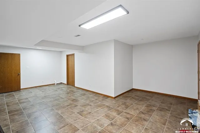 $840,000 | 9736 West Lake Road, Ozawkie, KS 66070