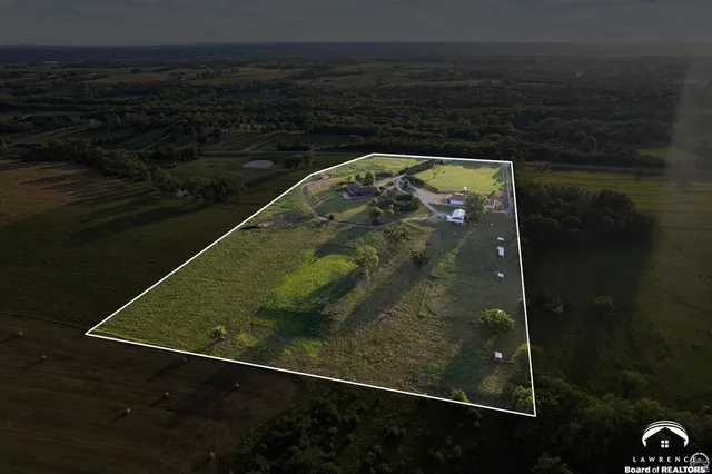 $840,000 | 9736 West Lake Road, Ozawkie, KS 66070