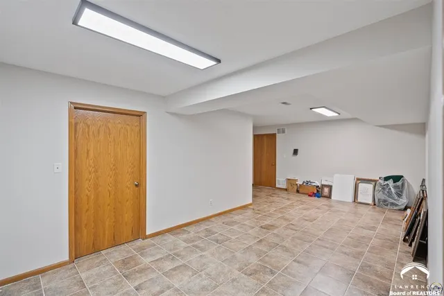 $840,000 | 9736 West Lake Road, Ozawkie, KS 66070