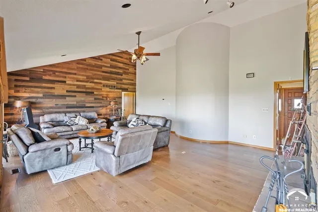 $840,000 | 9736 West Lake Road, Ozawkie, KS 66070