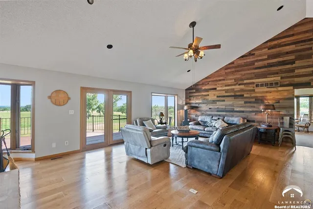 $840,000 | 9736 West Lake Road, Ozawkie, KS 66070