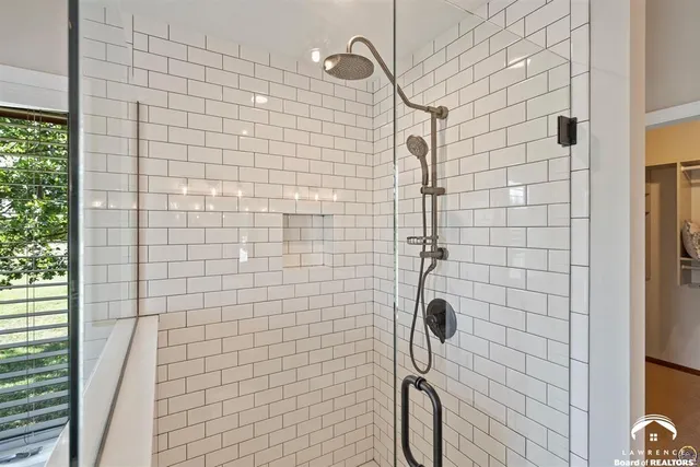 $840,000 | 9736 West Lake Road, Ozawkie, KS 66070