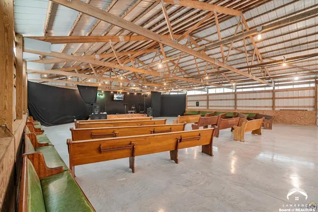 $840,000 | 9736 West Lake Road, Ozawkie, KS 66070