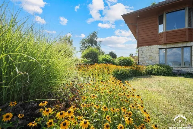 $840,000 | 9736 West Lake Road, Ozawkie, KS 66070