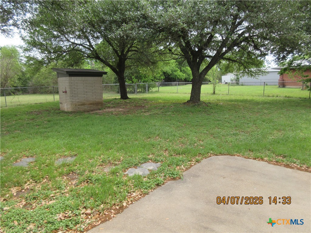 506 East Loop 121 Belton, TX 76513 - Photo 27 of 29 a view of a park with a tree