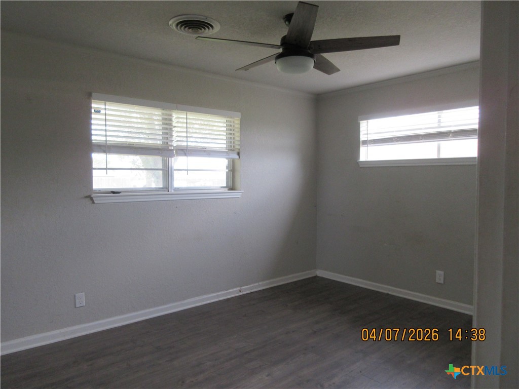 506 East Loop 121 Belton, TX 76513 - Photo 7 of 29 an empty room with a window