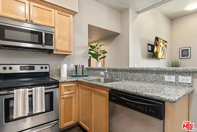 $4,100 | 630 West 28th Street, Unit 1, Los Angeles, CA 90007