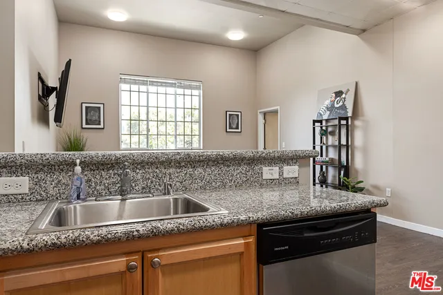 $4,100 | 630 West 28th Street, Unit 1, Los Angeles, CA 90007