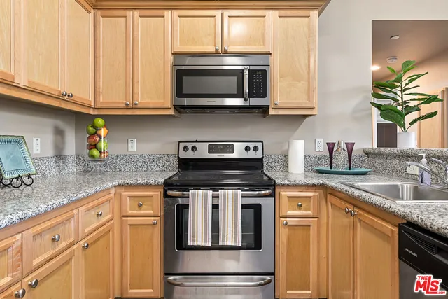 $4,100 | 630 West 28th Street, Unit 1, Los Angeles, CA 90007