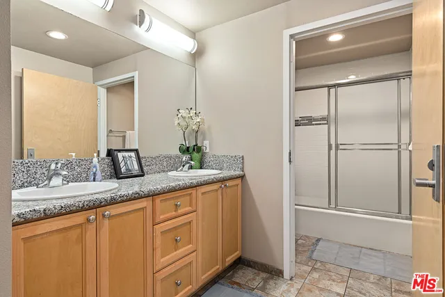 $4,100 | 630 West 28th Street, Unit 1, Los Angeles, CA 90007