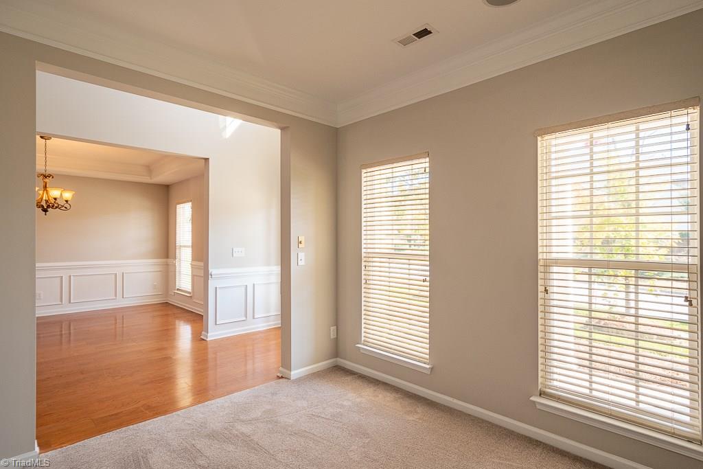 704 Spinning Wheel Point High Point, NC 27265 - Photo 4 of 30 Gallery Image 4