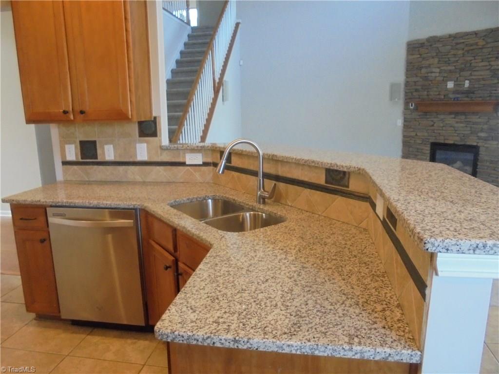704 Spinning Wheel Point High Point, NC 27265 - Photo 9 of 30 Gallery Image 9