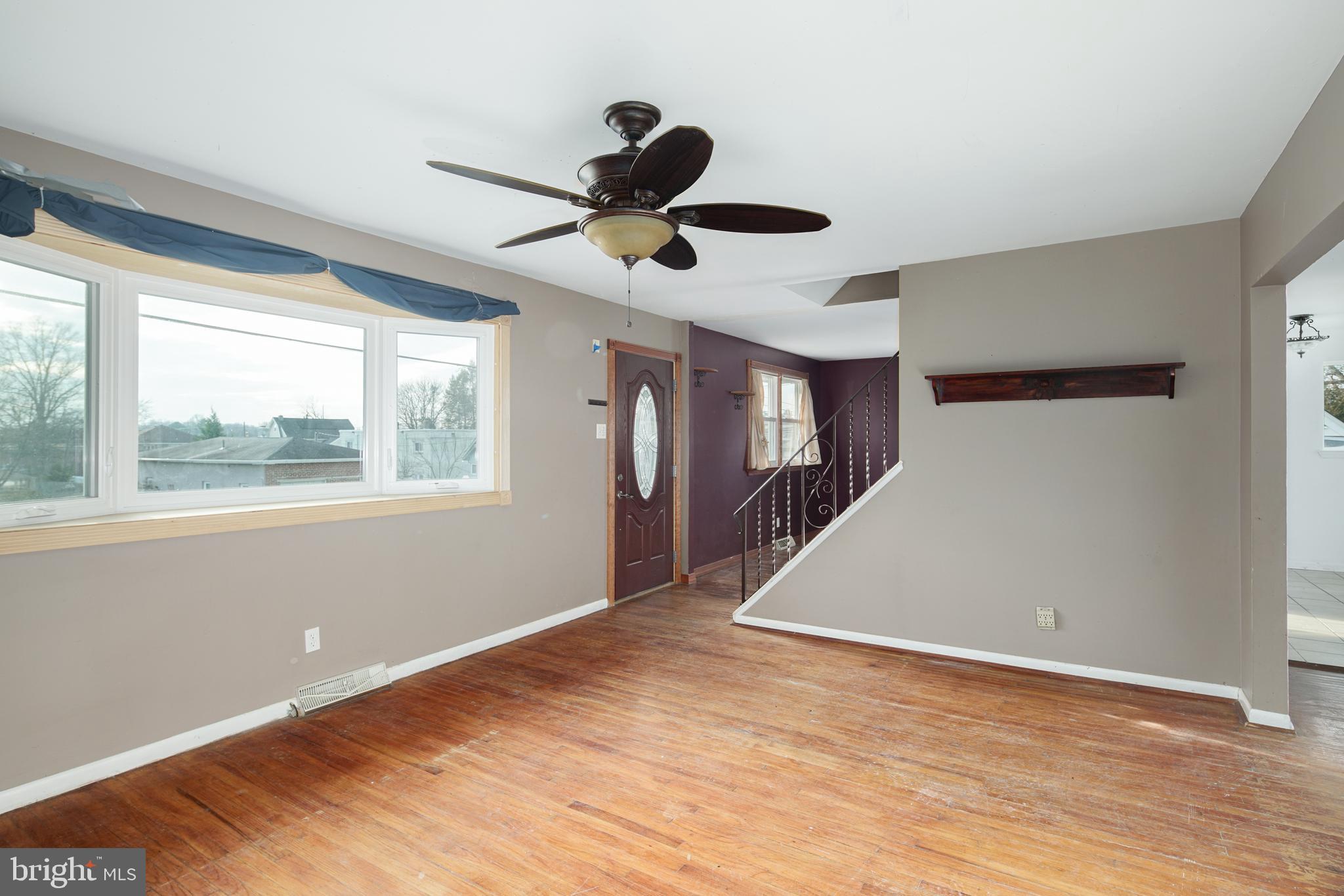 14 Harding Avenue Runnemede, NJ 08078 - Photo 7 of 28 Living Room