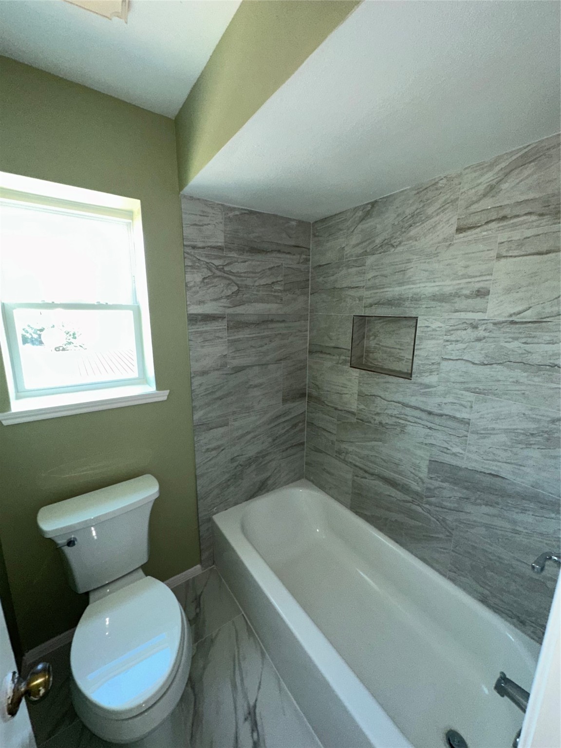 14663 Perthshire Road, Unit 14663 Houston, TX 77079 - Photo 17 of 35 a bathroom with a toilet a sink and bathtub