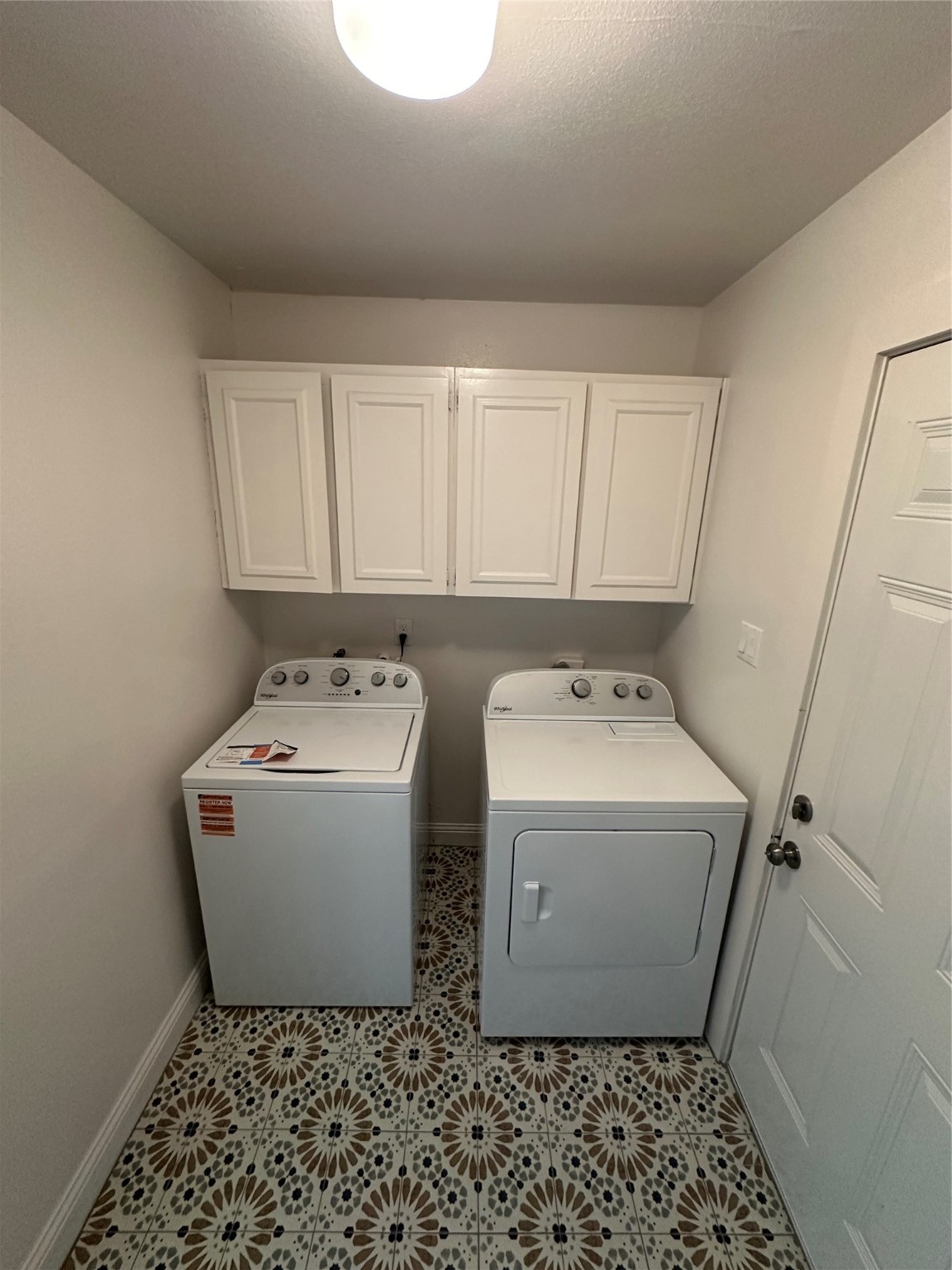 14663 Perthshire Road, Unit 14663 Houston, TX 77079 - Photo 9 of 35 a utility room with a washer and dryer