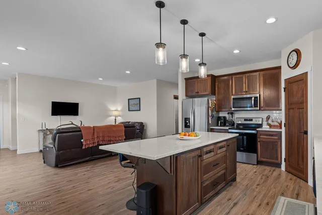 $399,900 | 300 Pine Drive, Hankinson, ND 58041