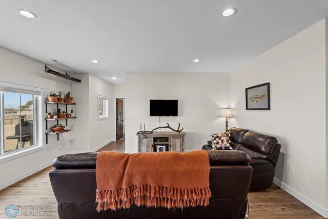 $399,900 | 300 Pine Drive, Hankinson, ND 58041