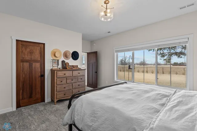 $399,900 | 300 Pine Drive, Hankinson, ND 58041