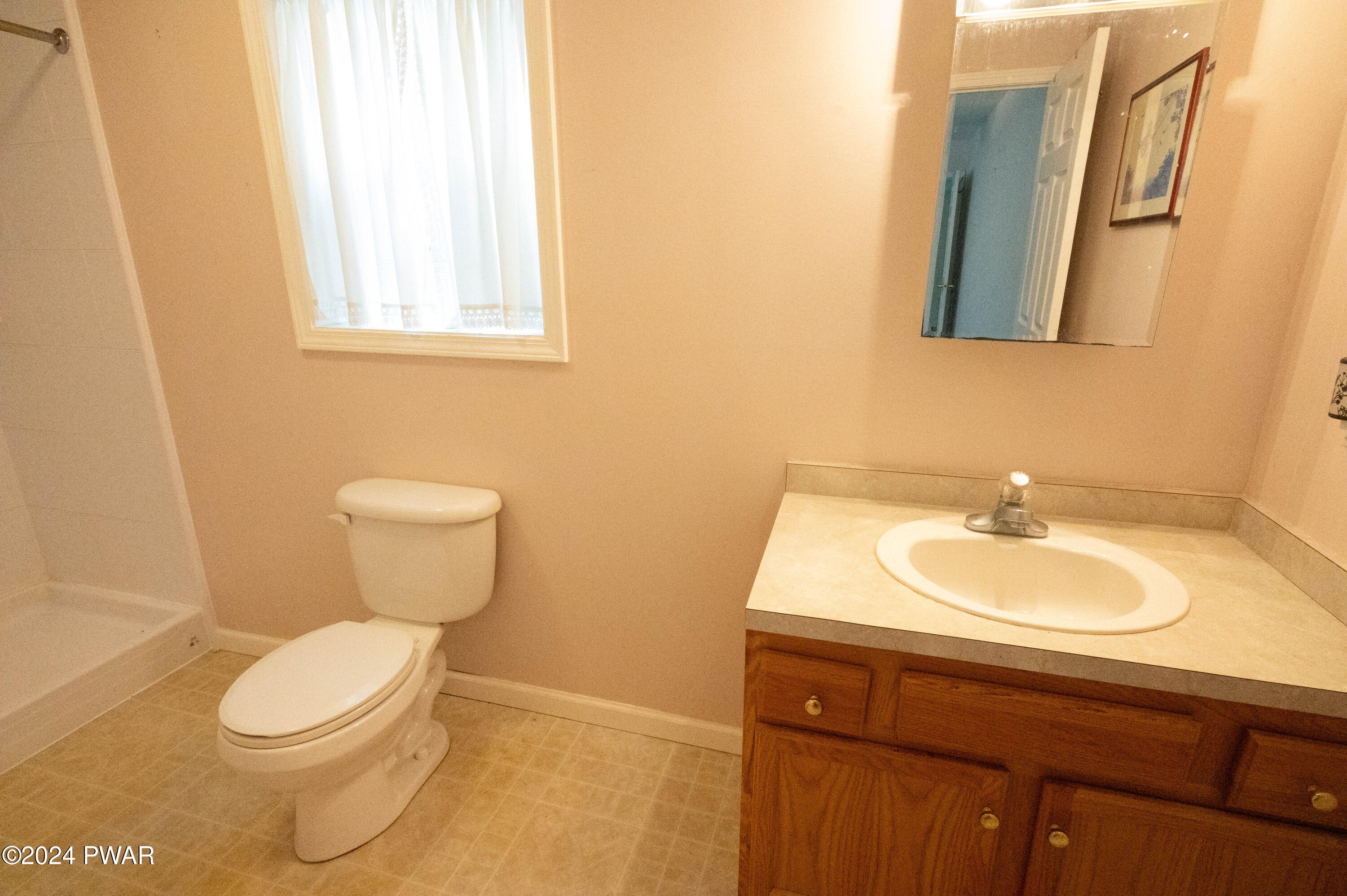 133 Stonehenge Road Milford, PA 18337 - Photo 15 of 31 Primary Bath