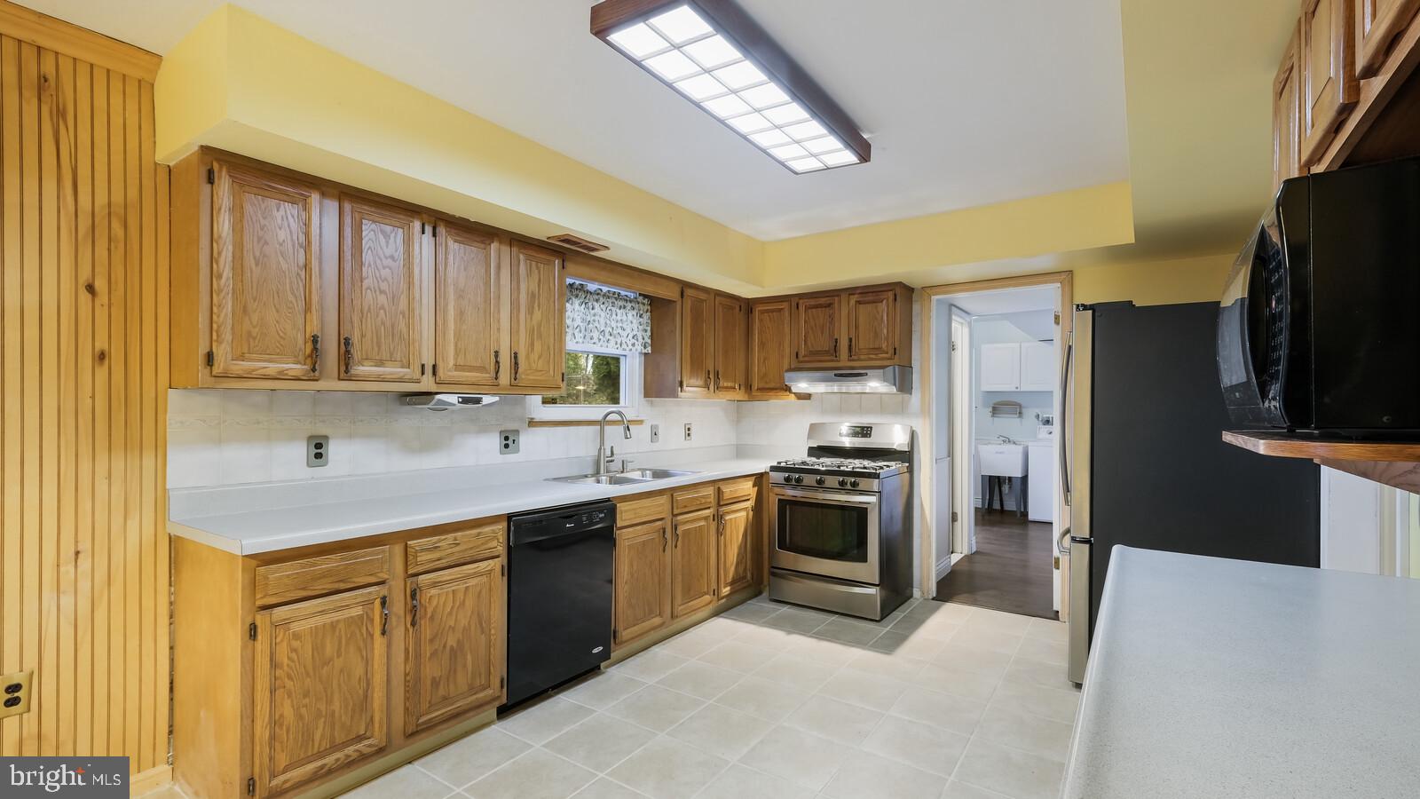44 Dawn Road Levittown, PA 19056 - Photo 14 of 30 Gallery Image 14