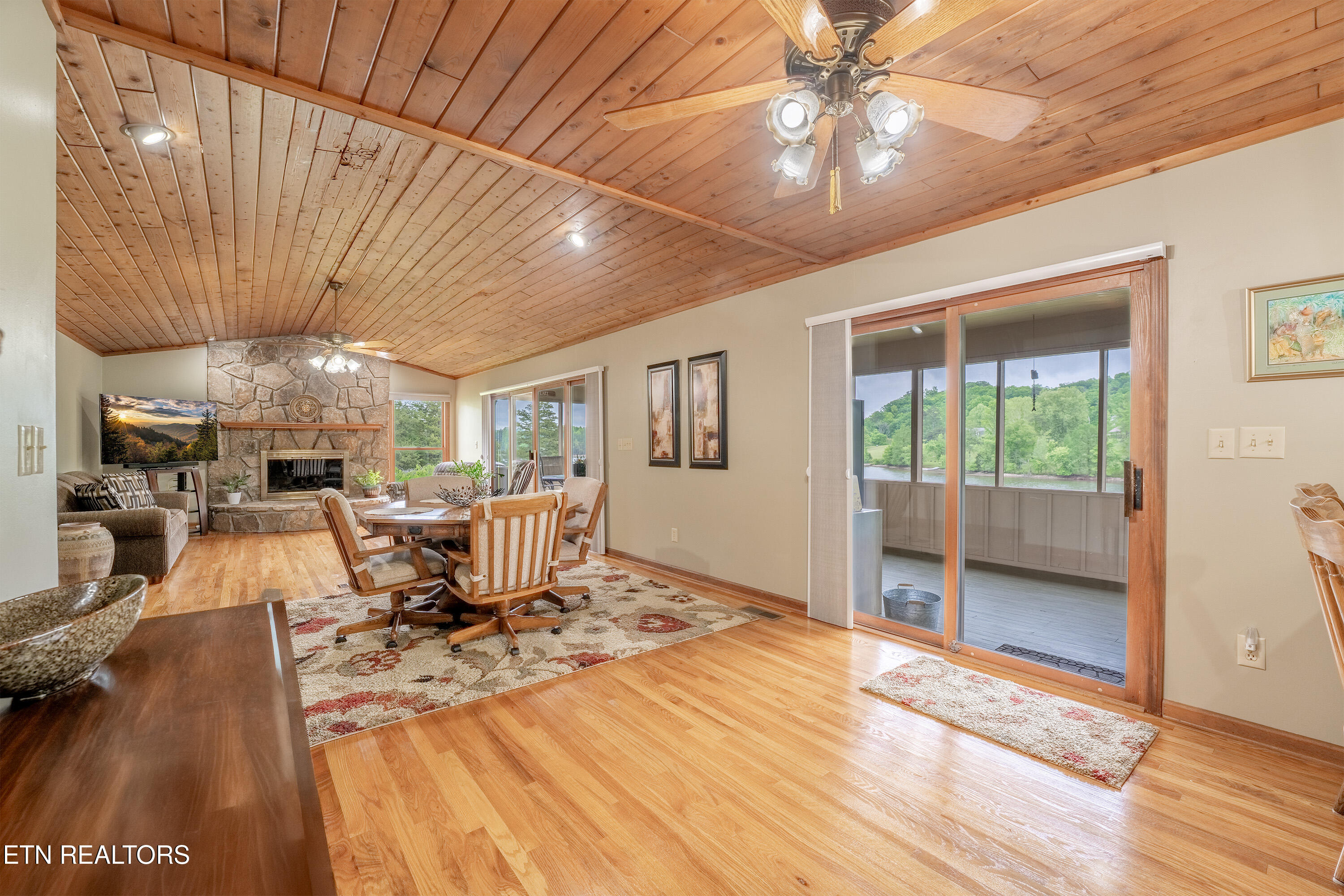 326 Chamberlain Cove Road Kingston, TN 37763 - Photo 11 of 49 9