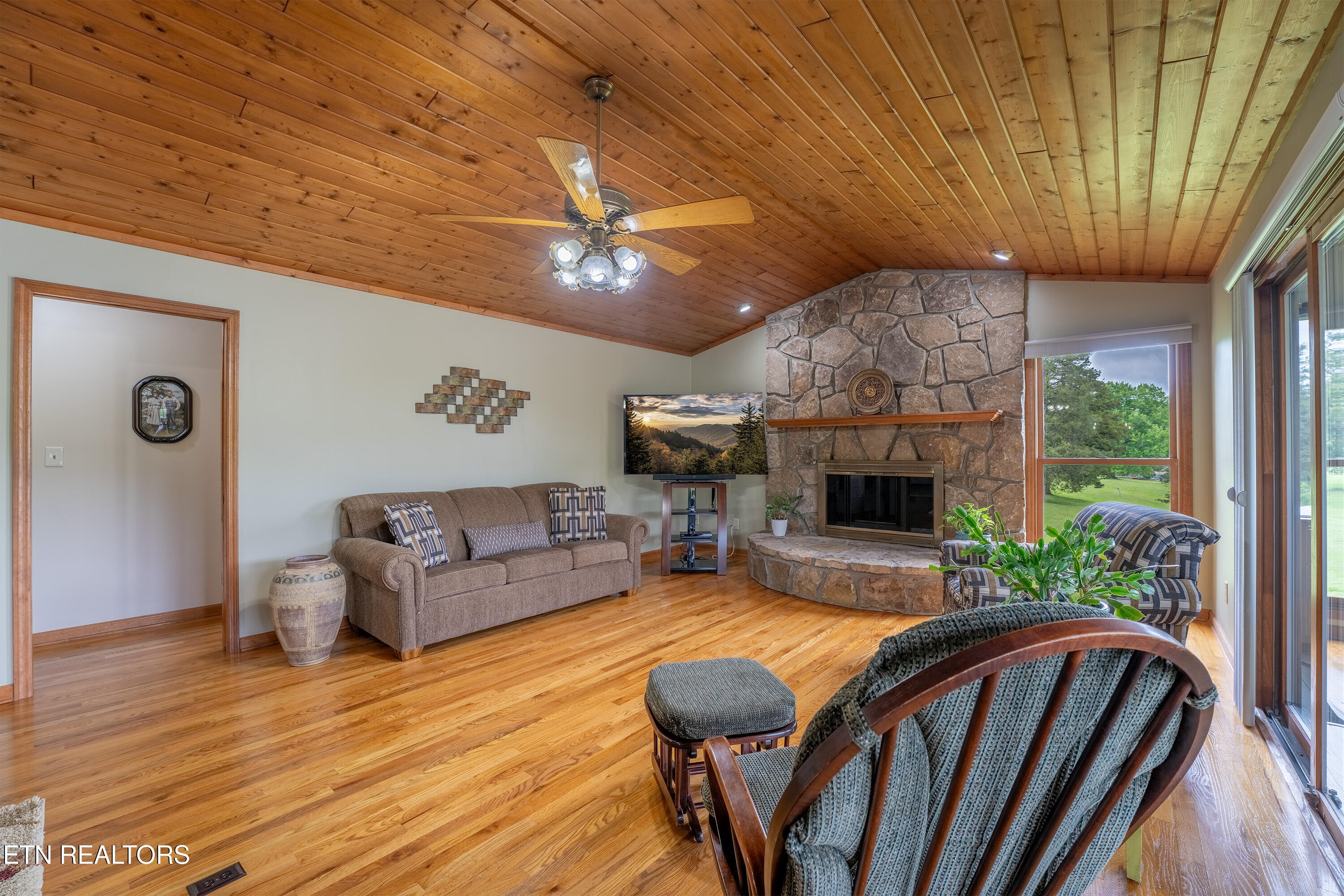 326 Chamberlain Cove Road Kingston, TN 37763 - Photo 13 of 49 20