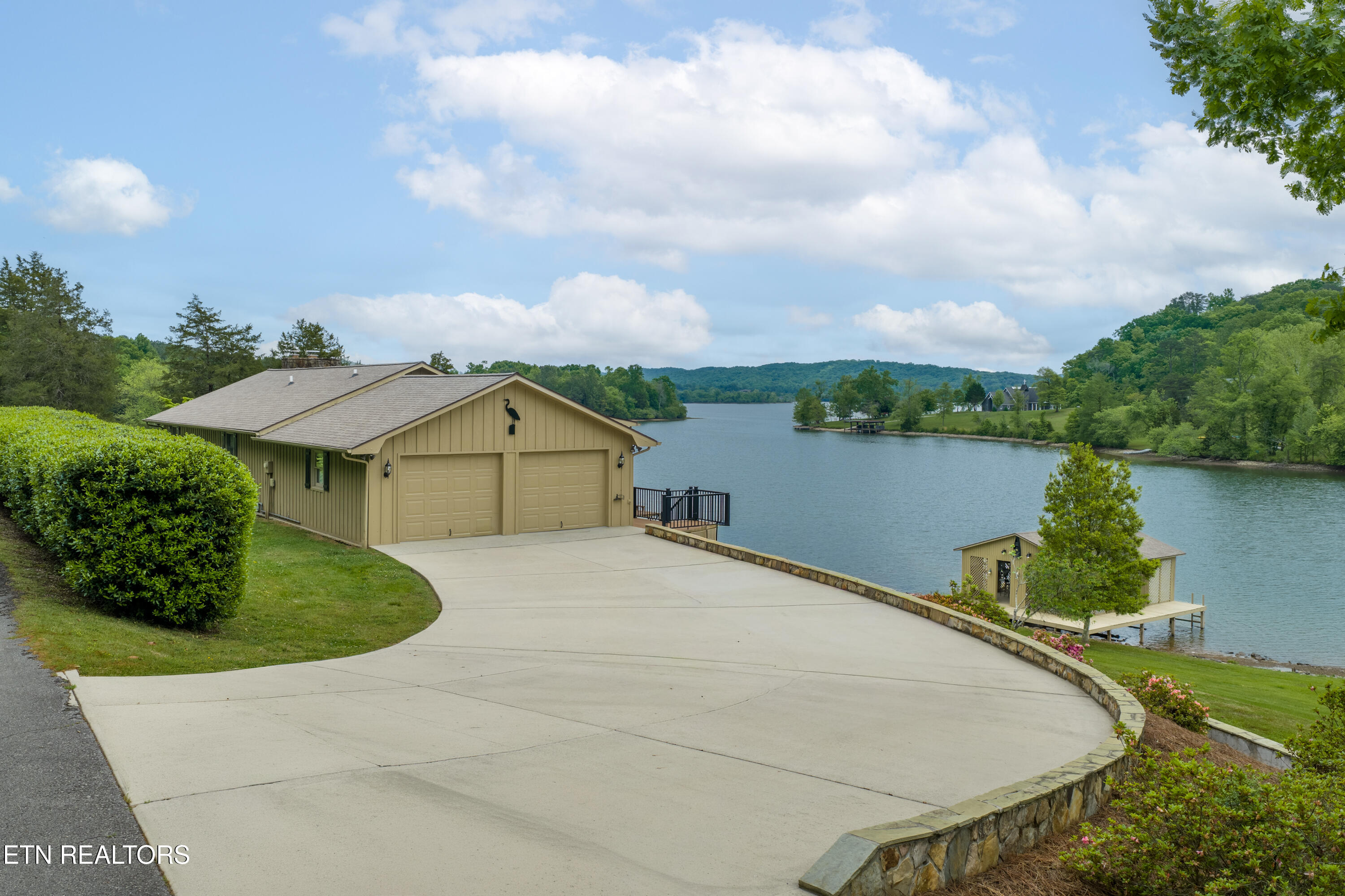 326 Chamberlain Cove Road Kingston, TN 37763 - Photo 2 of 49 1b