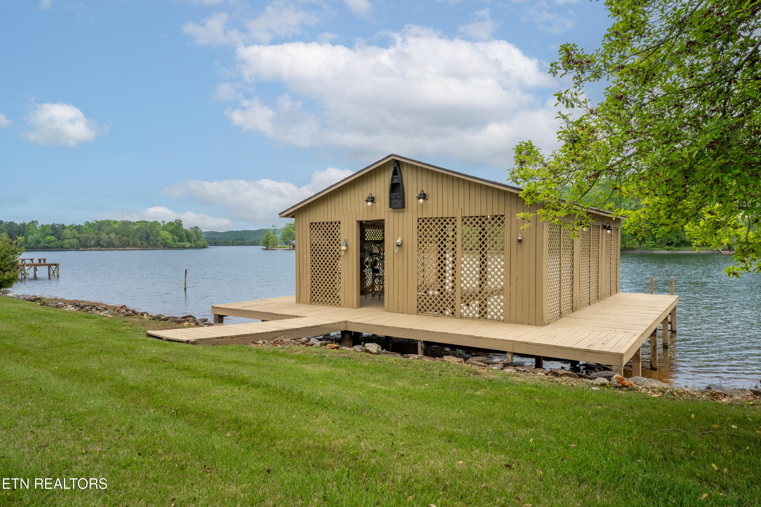326 Chamberlain Cove Road Kingston, TN 37763 - Photo 35 of 49 49