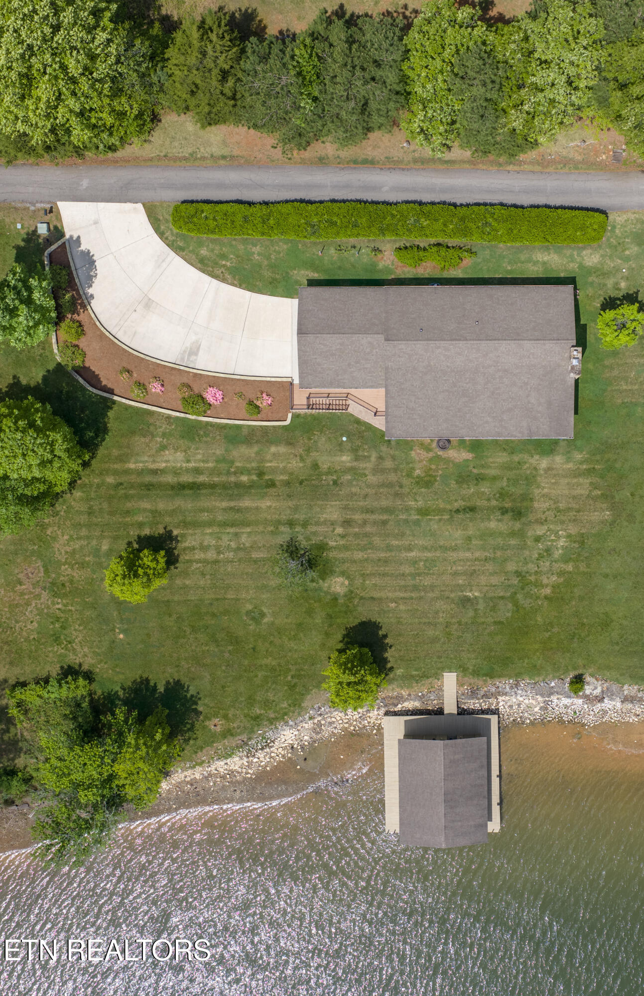 326 Chamberlain Cove Road Kingston, TN 37763 - Photo 38 of 49 326 Chamberlain Cove Rd. rooftop pic
