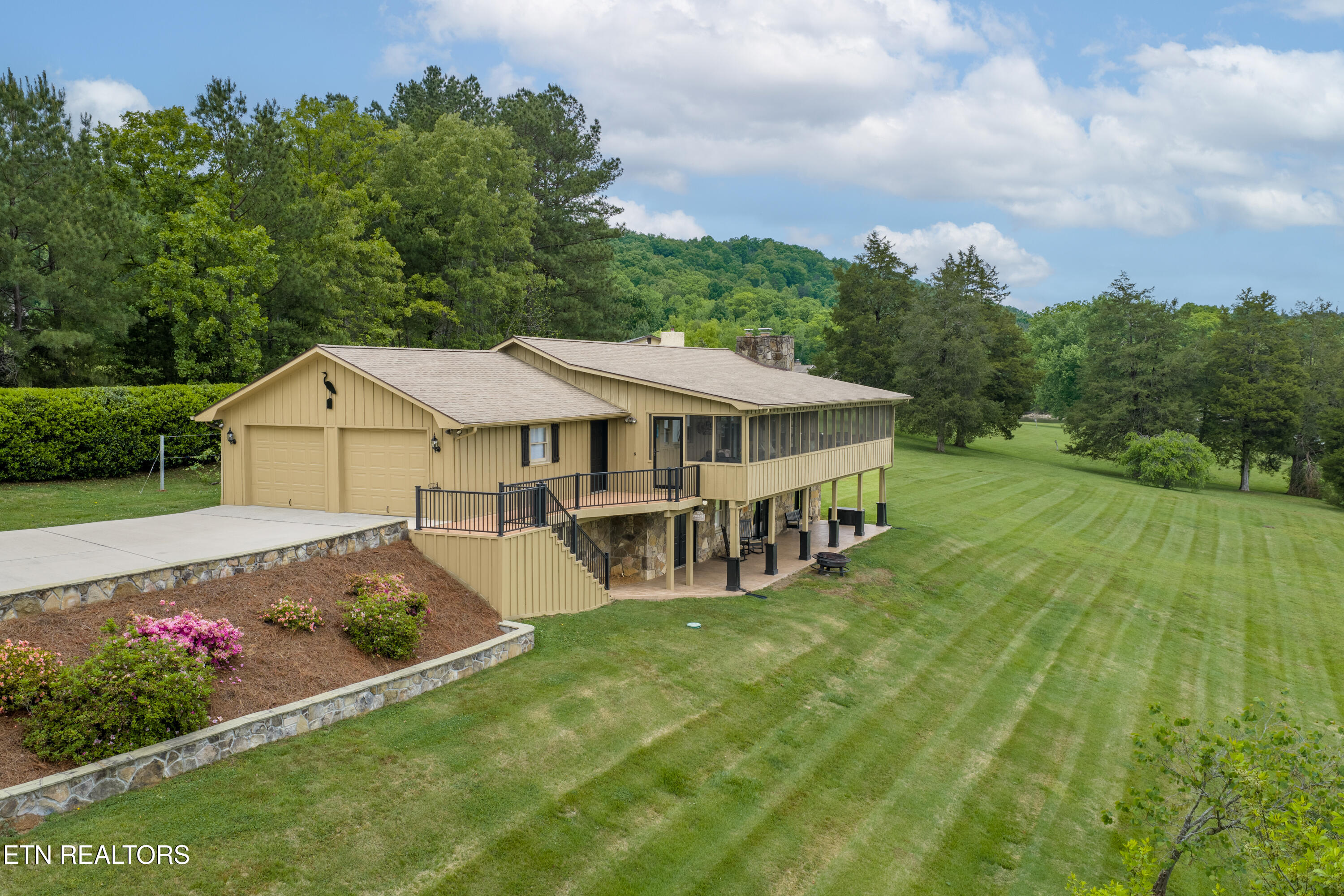 326 Chamberlain Cove Road Kingston, TN 37763 - Photo 4 of 49 3