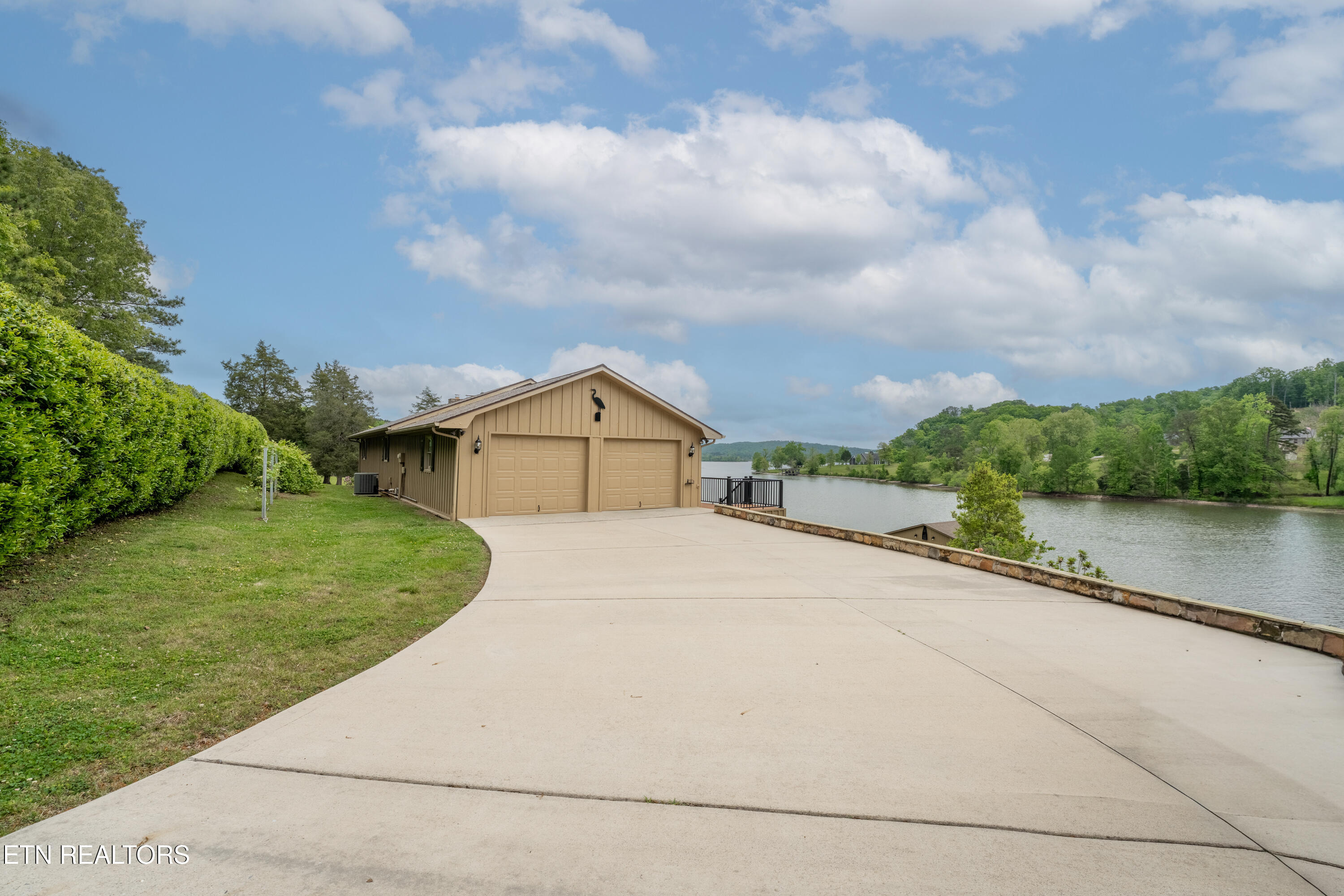 326 Chamberlain Cove Road Kingston, TN 37763 - Photo 7 of 49 52
