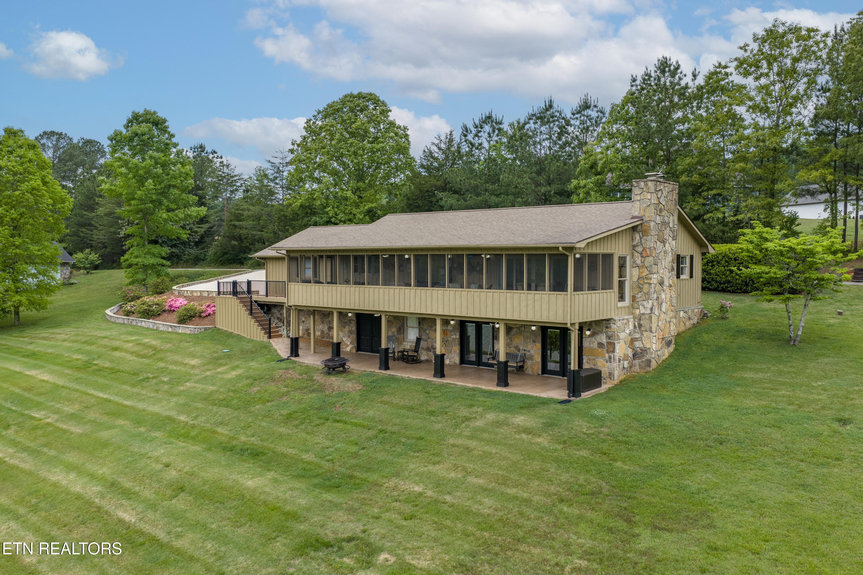 326 Chamberlain Cove Road Kingston, TN 37763 - Photo 8 of 49 5