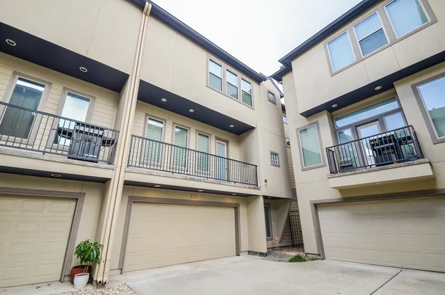 $2,600 | 2211 Hutchins Street, Houston, TX 77003