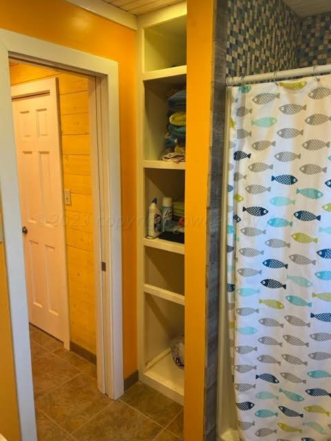 18 Catfish Street Memphis, TX 79245 - Photo 16 of 50 bathroom storage