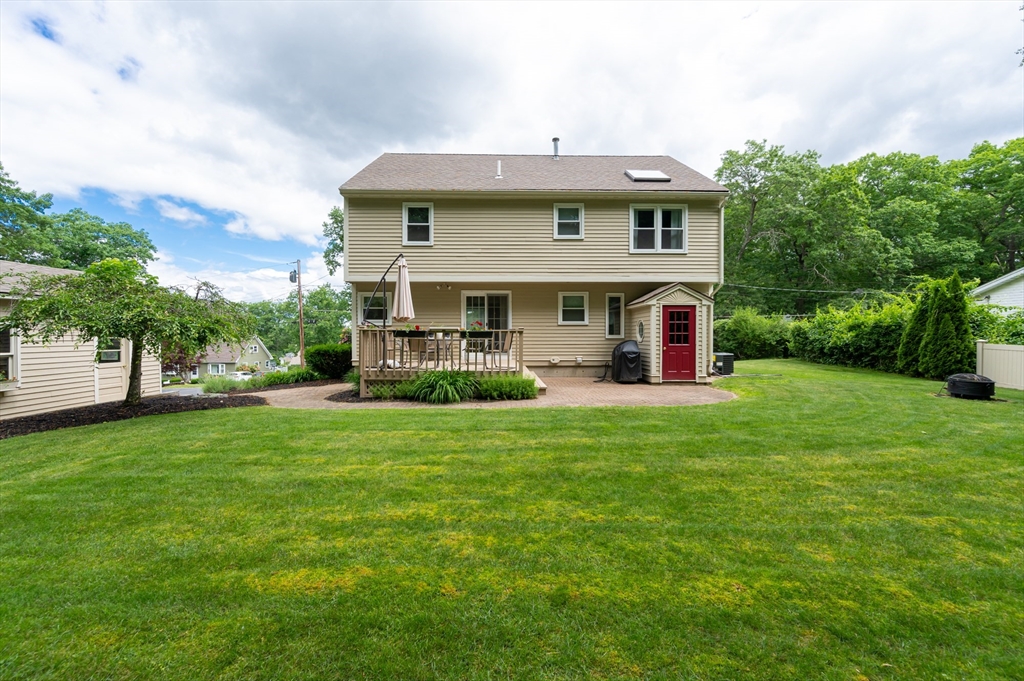 11 Emerson Road Nashua, NH 03062 - Photo 33 of 35 a front view of a house with a yard