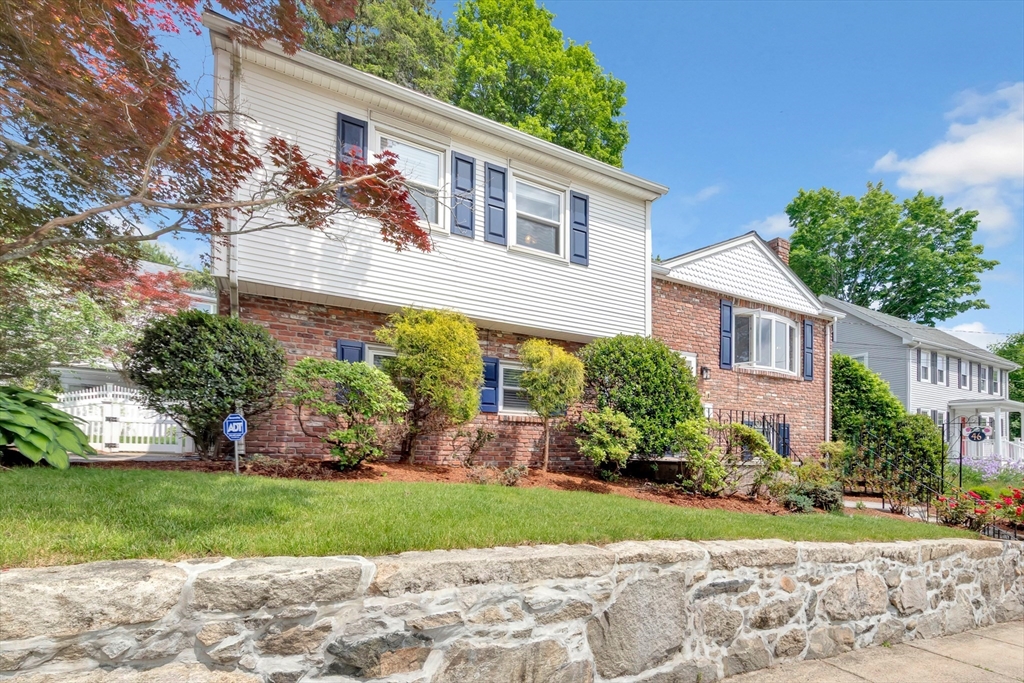 46 Arlington Road Woburn, MA 01801 - Photo 3 of 33 Gallery Image 3