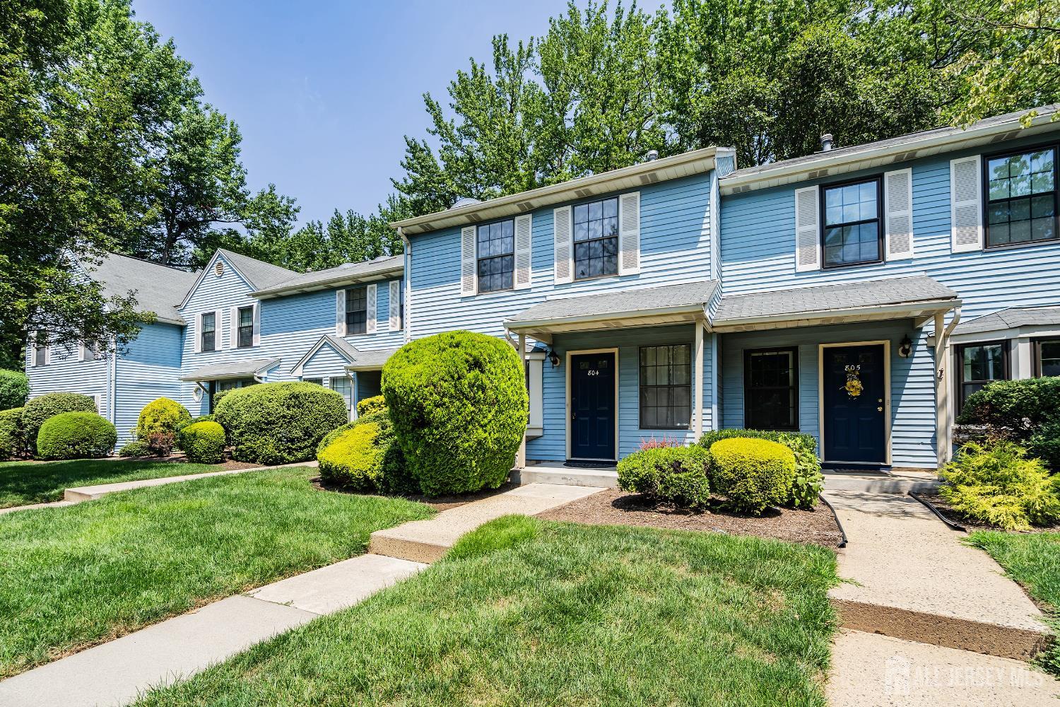 804 Timber Oaks Road Edison, NJ 08820 - Photo 3 of 26 a front view of a house with a garden and plants