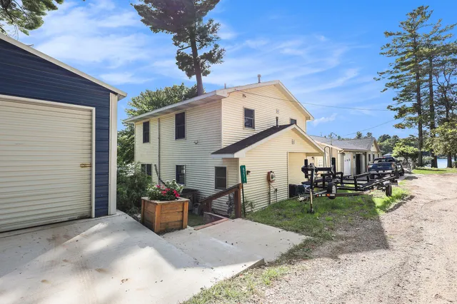 $440,000 | 6271 10th Street, Twin Lake, MI 49457