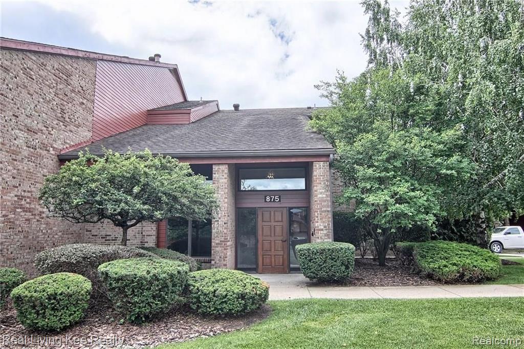 875 Green View Court, Unit 64 Rochester Hills, MI 48307 - Photo 2 of 31