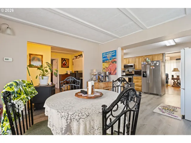 $340,000 | 2730 West Sanders Avenue, Roseburg, OR 97471