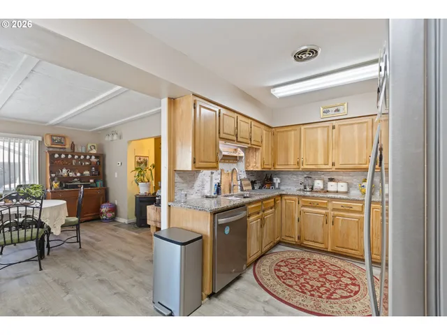 $340,000 | 2730 West Sanders Avenue, Roseburg, OR 97471