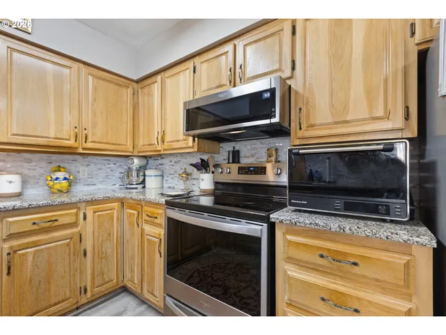 $340,000 | 2730 West Sanders Avenue, Roseburg, OR 97471