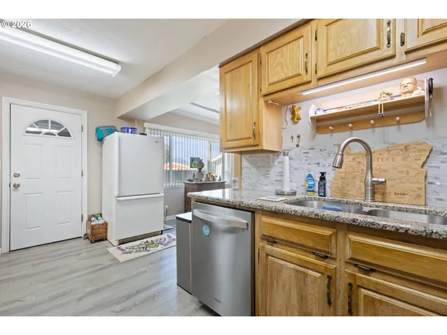 $340,000 | 2730 West Sanders Avenue, Roseburg, OR 97471