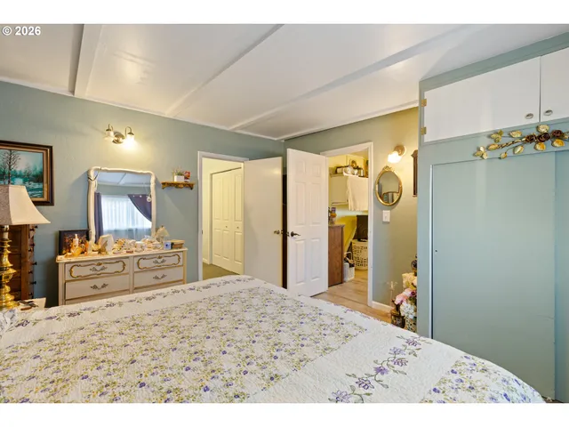 $340,000 | 2730 West Sanders Avenue, Roseburg, OR 97471