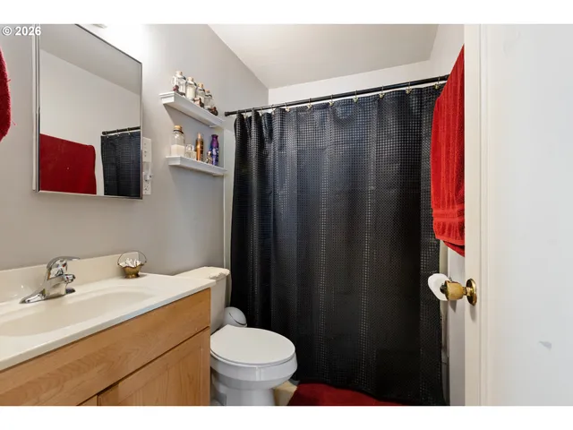 $340,000 | 2730 West Sanders Avenue, Roseburg, OR 97471