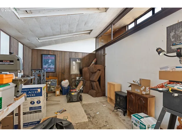 $340,000 | 2730 West Sanders Avenue, Roseburg, OR 97471