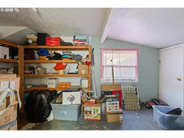 $340,000 | 2730 West Sanders Avenue, Roseburg, OR 97471