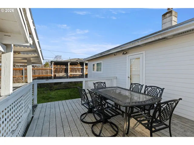 $340,000 | 2730 West Sanders Avenue, Roseburg, OR 97471