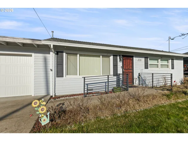 $340,000 | 2730 West Sanders Avenue, Roseburg, OR 97471