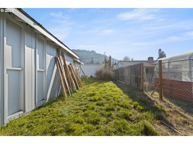 $340,000 | 2730 West Sanders Avenue, Roseburg, OR 97471